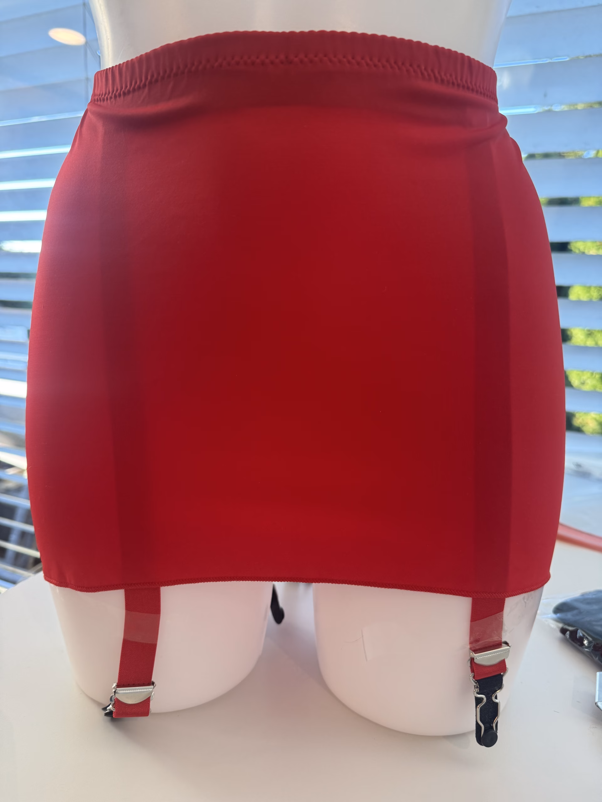 Skirt suspender belt with 6 straps, size L