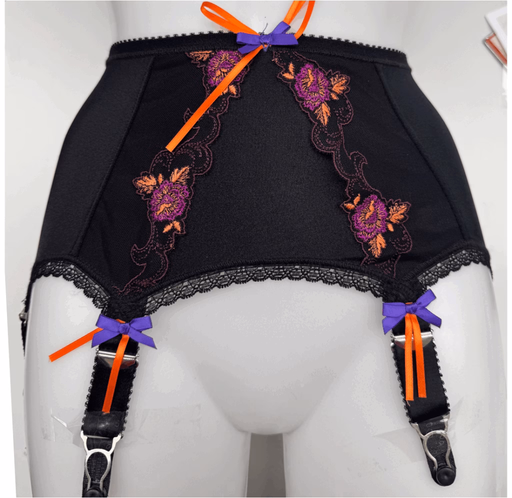 Super soft suspender belt "AMBER with 4 6 or 8 straps black. Size S & M
