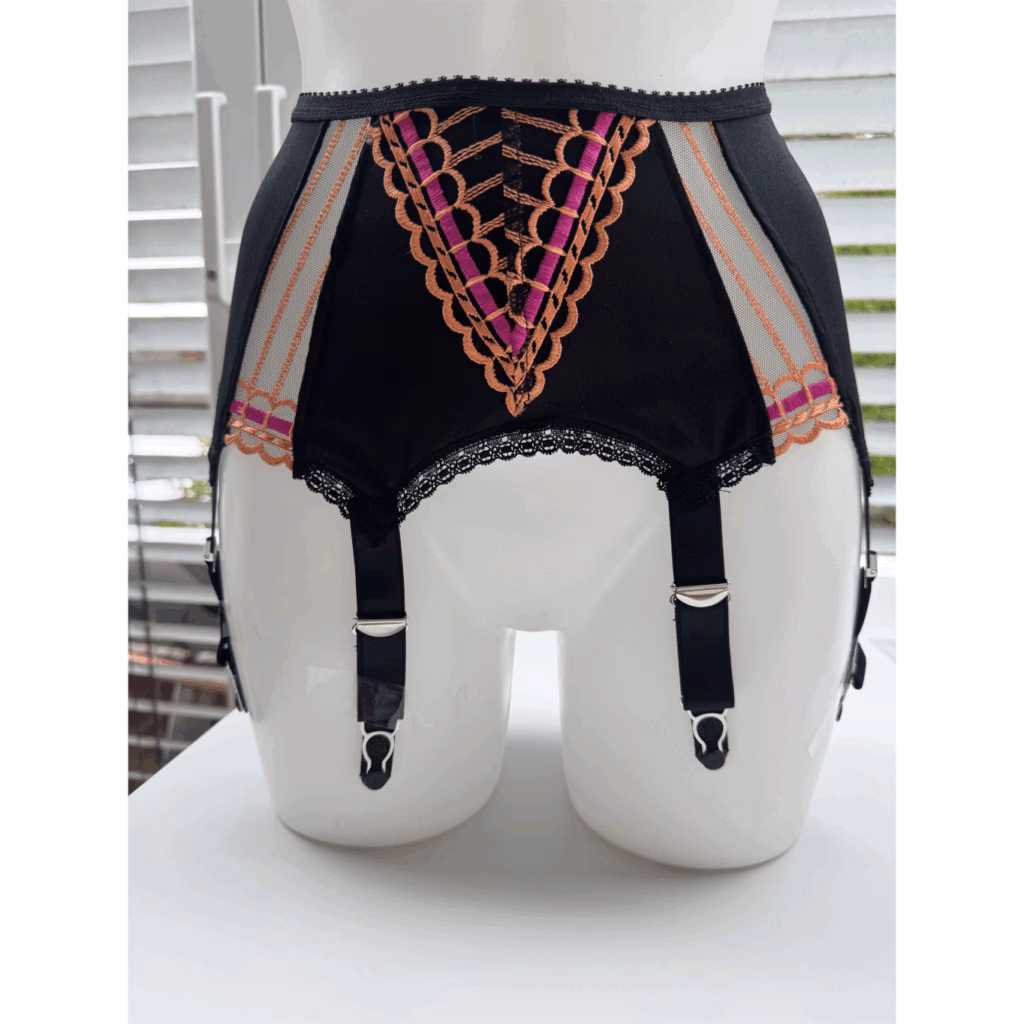 Super soft garter belt "Ellie with 6 straps black. Size S
